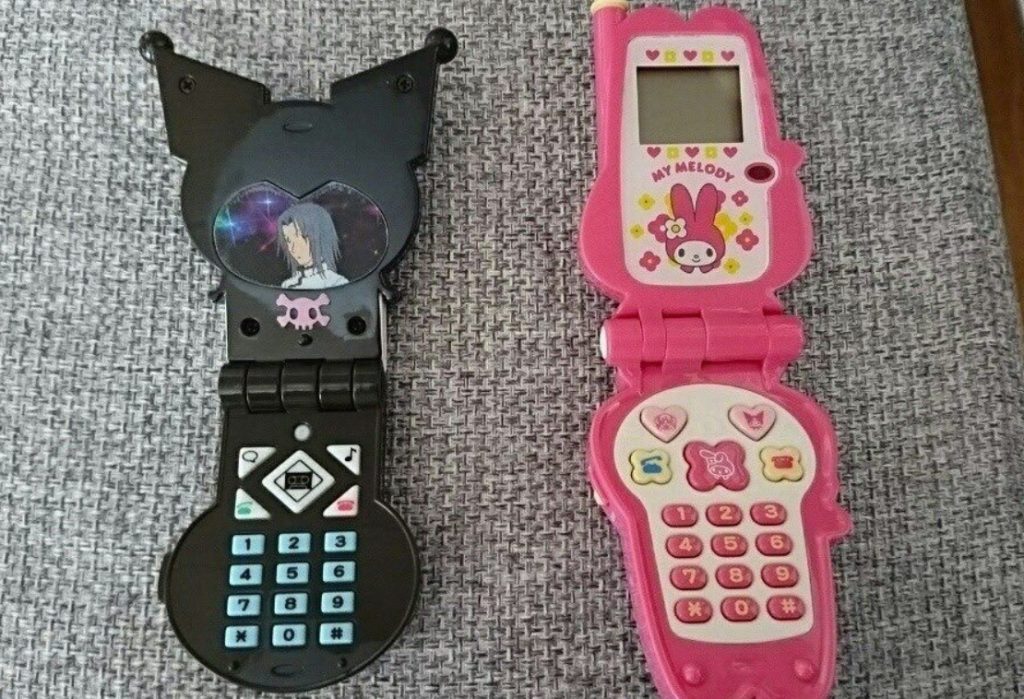 hello kitty flip phone